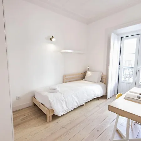 Santos N Modern First Floor Apartment